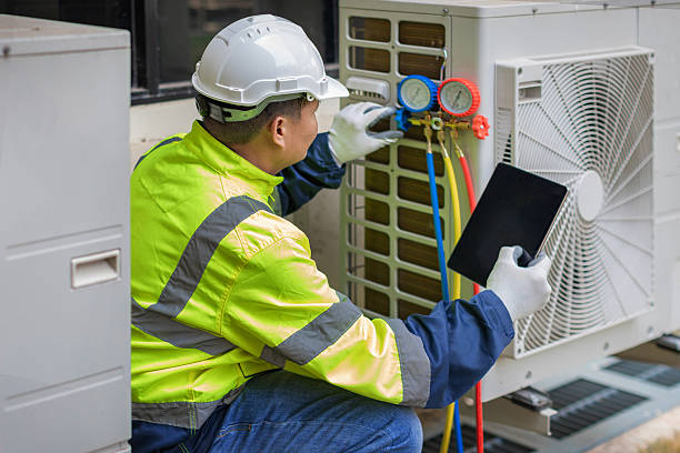 Professional Hvac Installation technician working in Mulberry, FL